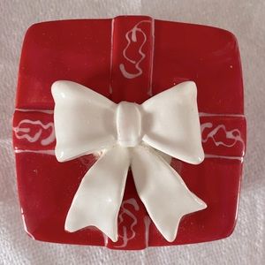 Vintage christmas wrapped red with white bow ceramic trinket box